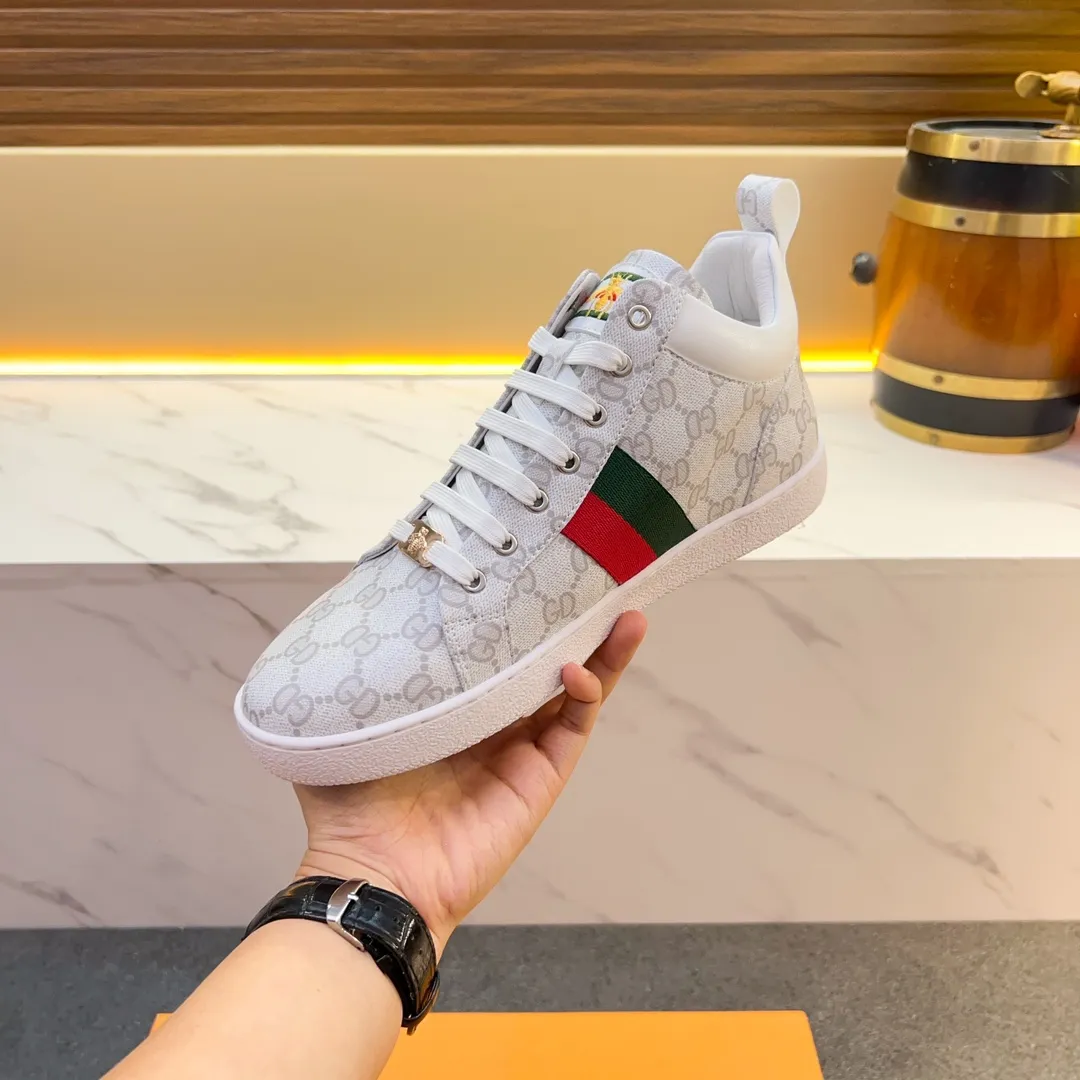 Velvet lining/leather lining ❗¥440🈴GUCCI (Gucci) retro high-top shoes catwalk exclusive new high-top trendy men's shoes! The shoe body is brightly colored and looks high-end and trendy. It is a purchasing agent and is comparable to the genuine product without any pressure. It is made of the iconic cowhide leather of an Italian imported brand and the texture is amazing! Original rubber outsole molding, lasting process, first-layer leather lining, highly recommended product, a must-see, high quality! 38-44, monochrome. A333,000